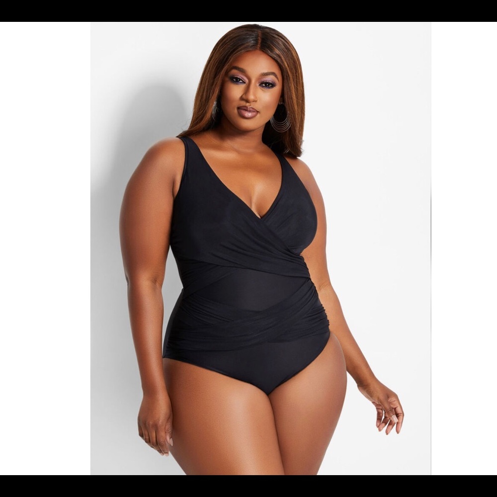 ❌❌SOLD OUT❌❌Miracle suit look 10 pounds lighter